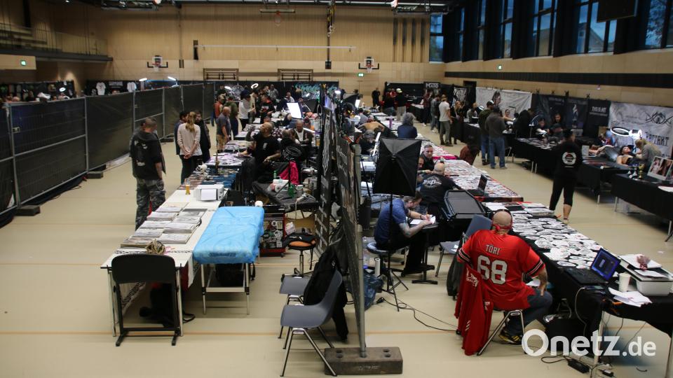 Rumstöbern, sich informieren oder spontan ein Tattoo stechen lassen - Das war alles an der Tattoo Expo möglich. Bild: sne