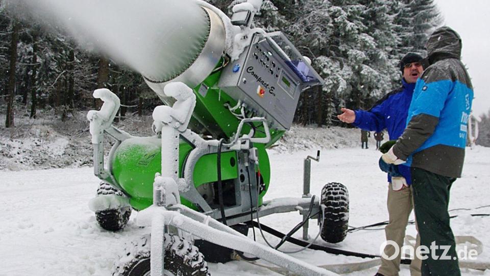 Auf der Silberhütte pfeift nicht nur der &quot;Böhmische&quot;, sondern häufig auch der Wind aus den Turbinen der Schneekanonen. Dazu müssen, wie auf unserer Archivaufnahme, allerdings auch die Temperaturen passen. Bild: nm