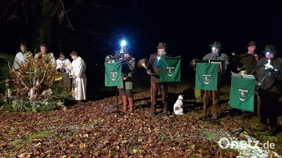 Die Hubertusandacht auf dem Gottvaterberg bei Auerbach ist ein kirchlicher Höhepunkt im Jagdjahr. Bild: Jägerkameradschaft/exb