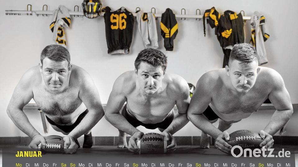 Die Amberg Mad Bulldogs stellen einen Kalender2024 vor. Bild: Amberg Mad Bulldogs