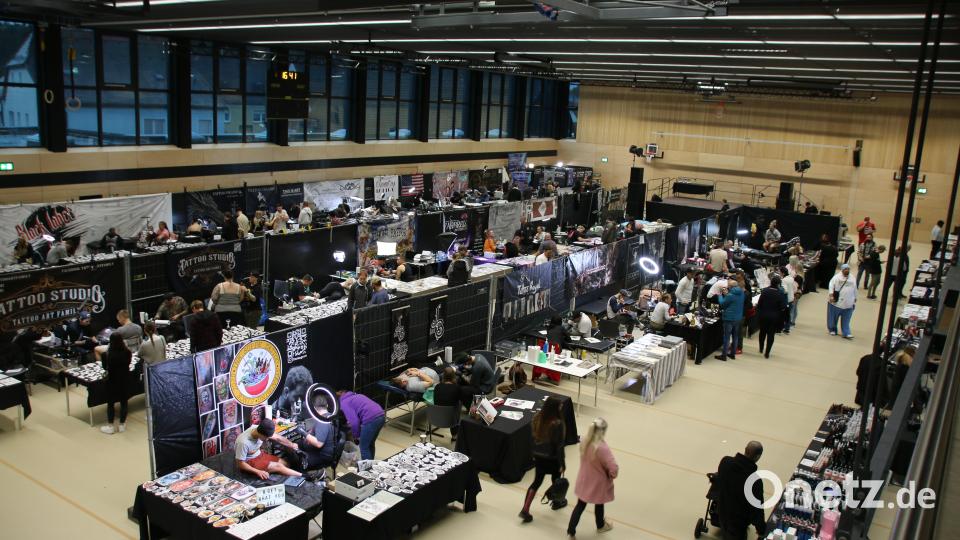 45 nationale und internationale Aussteller präsentierten sich auf der Tattoo Expo in der Stadthalle. Bild: sne