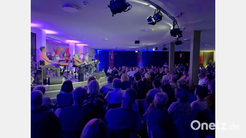 Der Skiclub Pistenschwinger &quot;kann auch Konzert&quot; die vollbesetzte Aula der Grund- und Mittelschule und die Begeisterung des Publikums bewiesen dies. Bild: mor