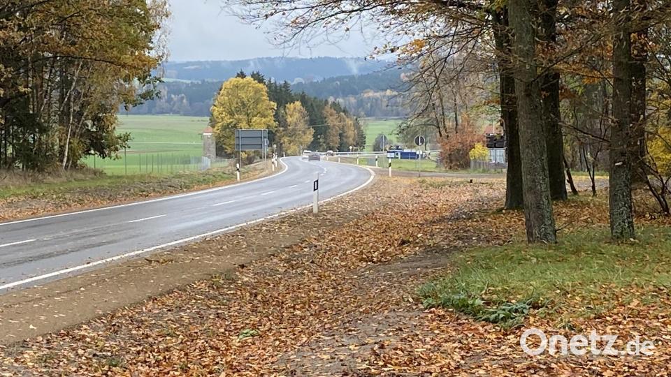 Nun herrscht wieder freie Fahrt auf der Staatsstraße 2166, zwischen Zeßmannsrieth und Waldau. Bild: dob