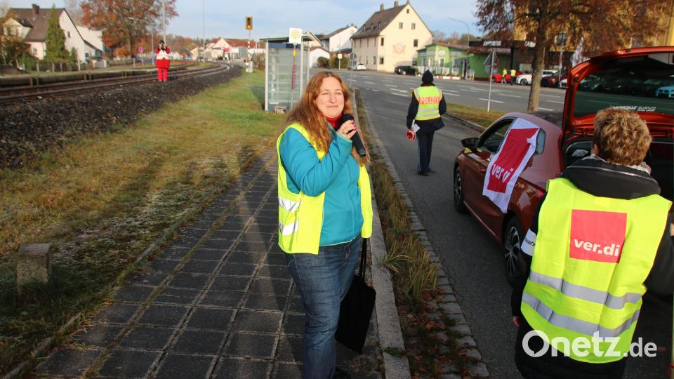 Gewerkschaftssekretarin Kathrin Birner fordert faire Löhne, die zum Leben reichen. Bild: sne