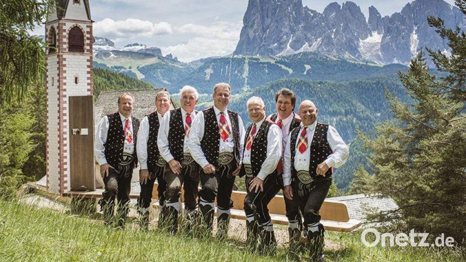 Mit ihrem aktuellen Konzert „Herz und Heimat“ möchten die Dauerbrenner der volkstüm­lichen Musik, die „Kastelruther Spatzen“, auch Fans auf der Luisenburg erfreuen. Bild: exb/Christian Brecheis