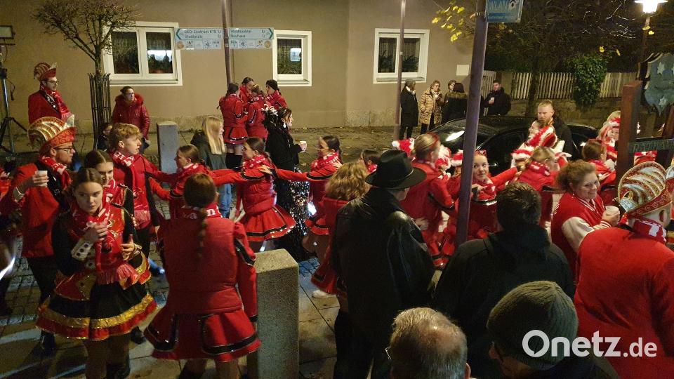 Ohne Polonaise geht zum Faschingsauftakt nichts. Bild: Lowak
