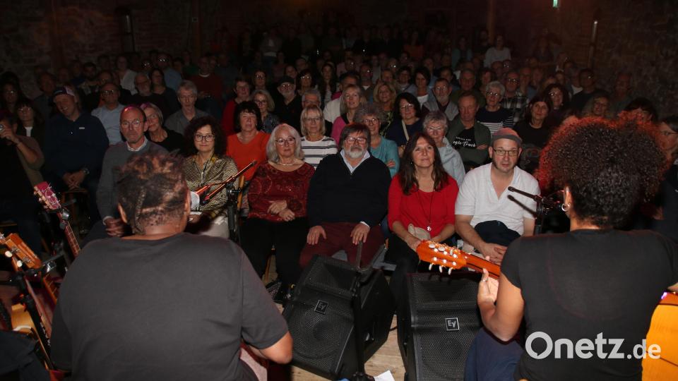Wally und Ami Warning begeistern rund 150 Besucher im Schafferhof. Bild: sne