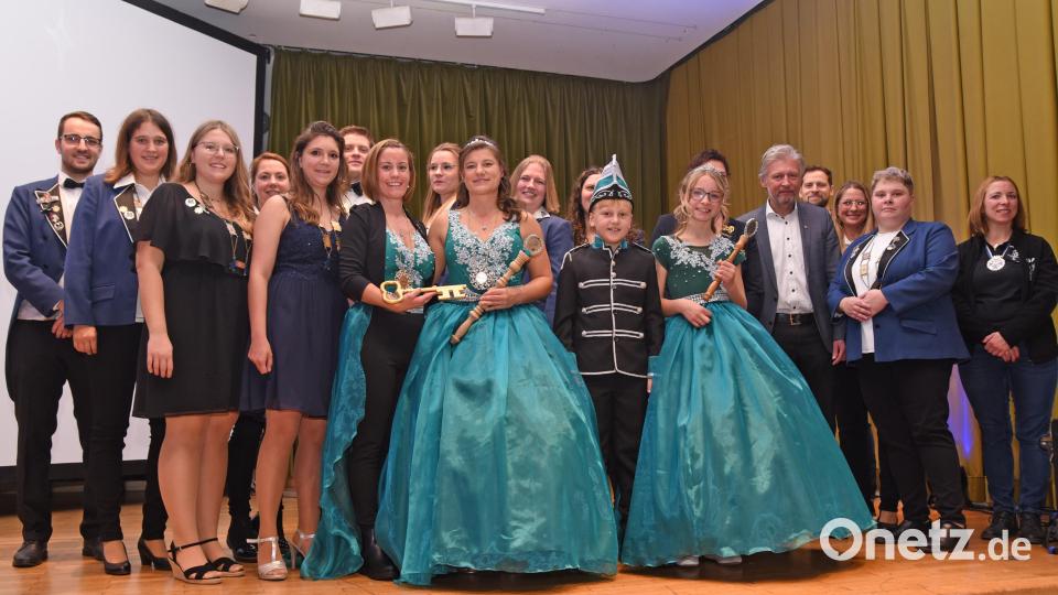 Ein Novum im Jubiläumsjahr: Die Faschingsgesellschaft Plößberg verzichtet auf einen Prinzen und lässt zwei Frauen in der fünften Jahreszeit regieren. Bild: gb