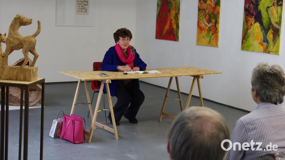 Marianne Ach liest beim Weidener Kunstverein. Bild: Kunz