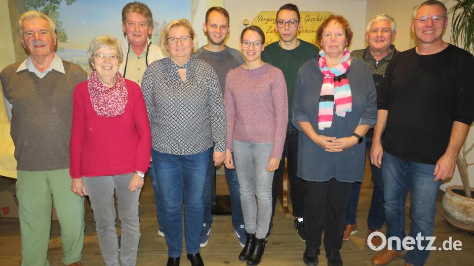 Christine Hundhammer (Dritte von rechts) mit dem Vorstand des Oberpfälzer Waldverein kündigte nach der Wahl an, dass dies ihre letzte Periode als Vorsitzende sei. Bild: adj