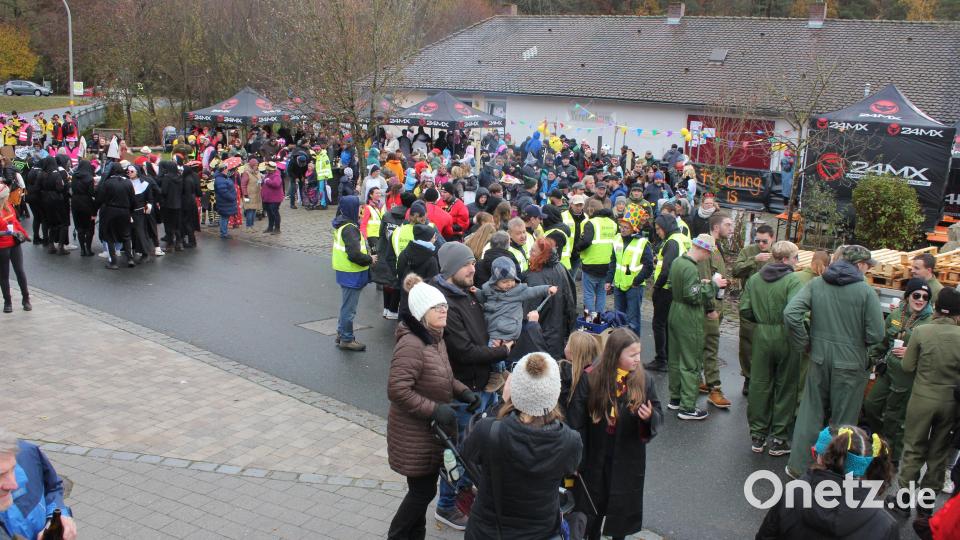 Faschingsparty am Dorfplatz in Utzenhofen Bild: aun