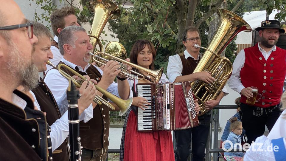 Bei den Kirwan im Landkreis, wie etwa in Rosenberg immer am ersten Sonntag im September, glänzen die Birgländer Musikanten jedes Jahr aufs Neue mit bester Oberpfälzer Brauchtumsmusik Bild: Fiedler/exb