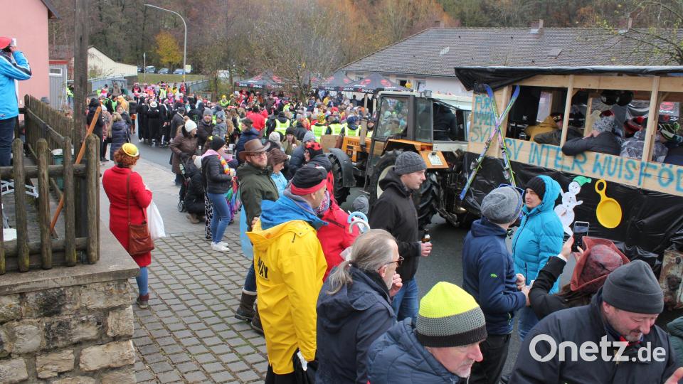 Faschingsparty am Dorfplatz in Utzenhofen Bild: aun
