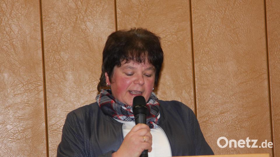 Im Namen der Gemeinde Pullenreuth gratulierte Zweite Bürgermeisterin Christa Bayer aus dem Gemeindeteil Haid. Bild: wro