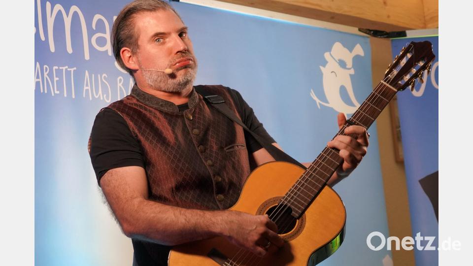 Thomas Mayer alias Vogelmayer auf der Waldthurner Kühnhauser-Bühne Bild: fvo