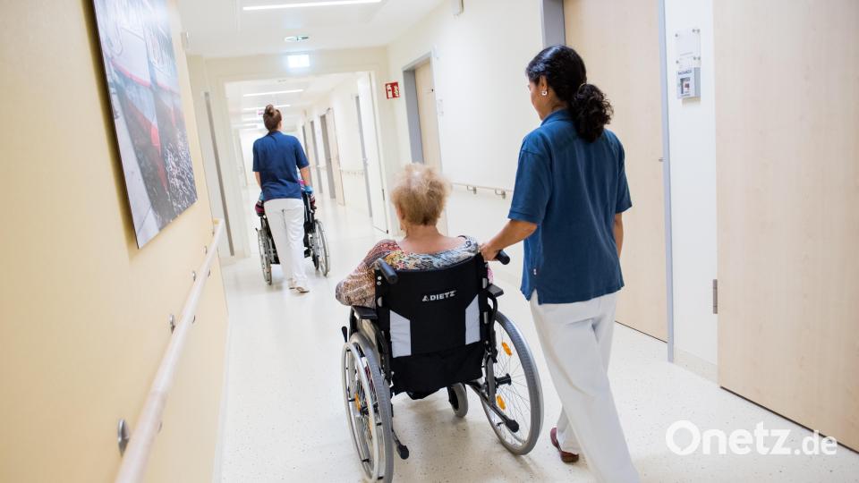 Im Idealfall sollen Patienten aus der Akutgeriatrie wieder in ihr gewohntes häusliches Umfeld zurückkehren können. Symbolbild: Daniel Bockwoldt/dpa