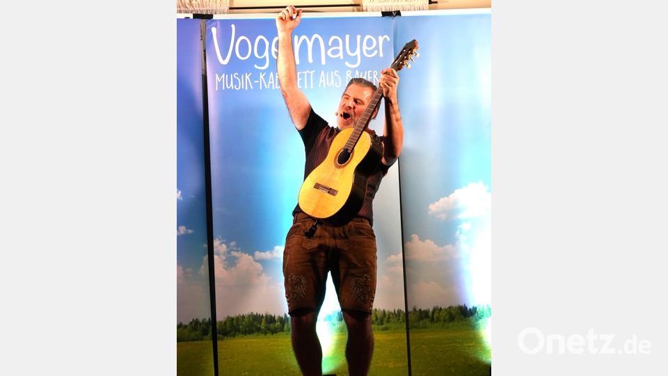 Thomas Mayer alias Vogelmayer auf der Waldthurner Kühnhauser-Bühne Bild: fvo