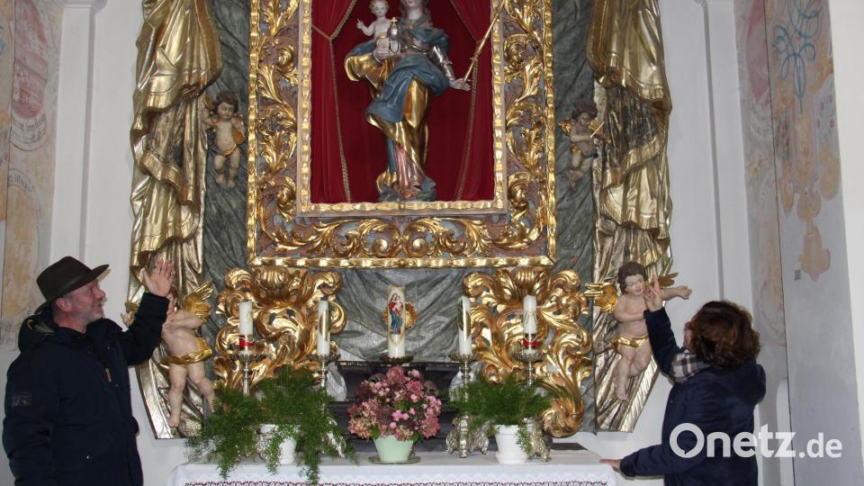 Kirchenpfleger Markus Haug und seiner Ehefrau Gabi, die als Organistin die historische Orgel in St. Quirin bespielt, setzen sich mit Spendenaktionen für die Innenrenovierung der Wallfahrtskirche ein. Bild: prh