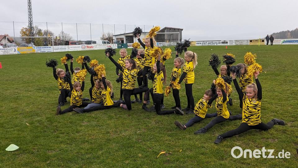 Die &quot;SV-Poppis&quot; haben bereits bei zurückliegenden Partien der Nachwuchsmannschaften mit ihren Darbietungen auf dem Sportplatz begeistert. Bild: fpoz