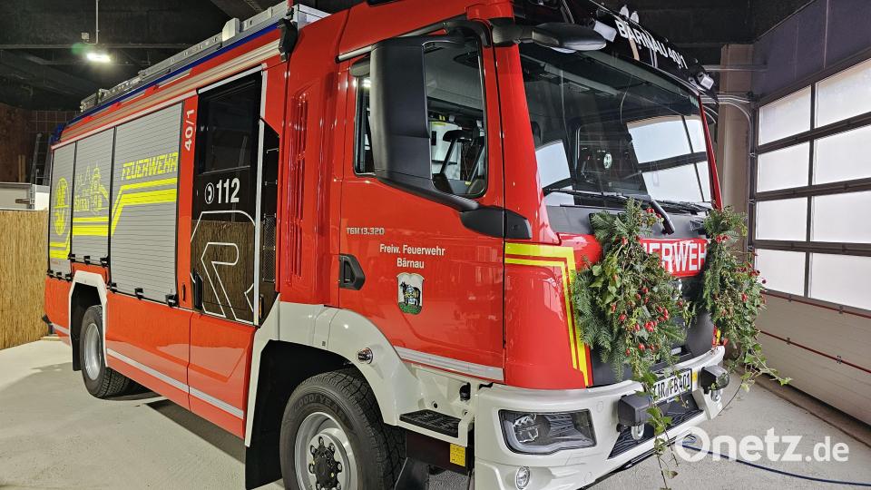 Anfang November wurde das neue Hilfeleistungslöschgruppenfahrzeug (HLF20) der Feuerwehr Bärnau seiner Bestimmung übergeben. Bild: Feuerwehr Bärnau/exb