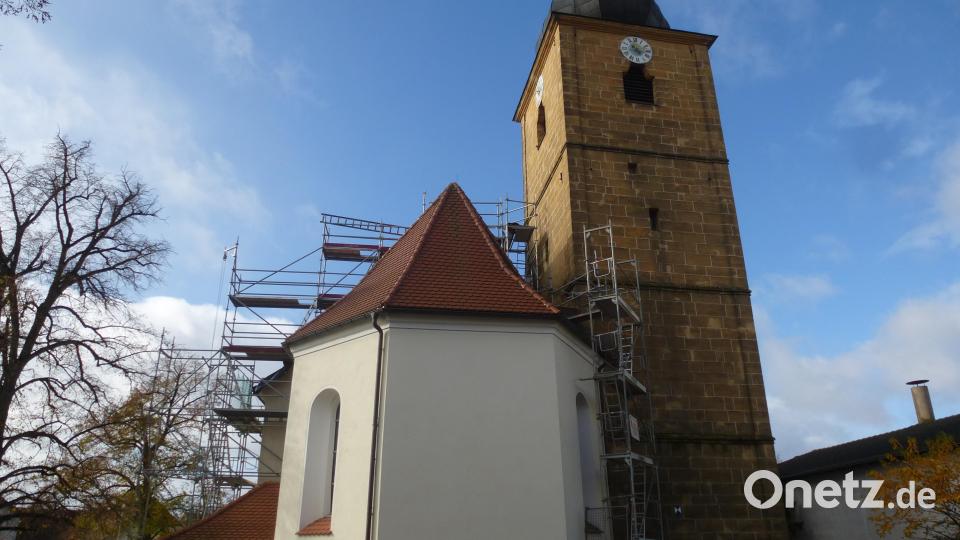 Die Sanierung im Dach- und Außenbereich der evangelischen Martinskirche ist in vollem Gang. Bild: bk