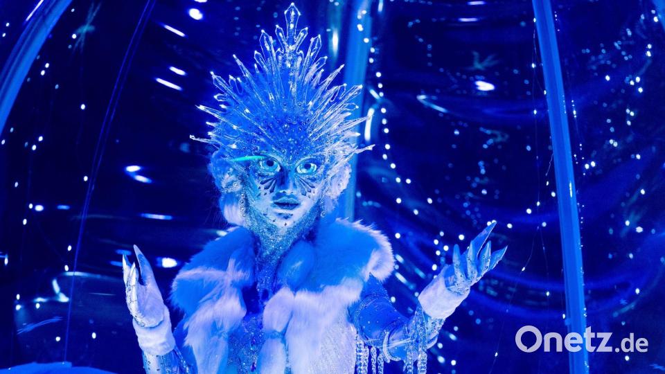Die Figur „Die Eisprinzessin“ in der Prosieben-Show „The Masked Singer“. Bild: Rolf Vennenbernd/dpa