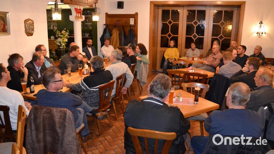 Was ist uns in Moosbach wichtig und welche Flächen brauchen wir für die Zukunft? Darüber wurde in einer CSU-Versammlung diskutiert. Bild: gi