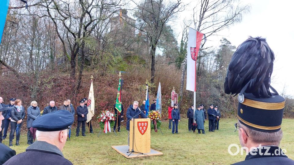 Auf dem Schlossberg wurde am Sonntag in Sulzbach-Rosenberg der Opfer von Kriegen und Gewaltherrschaft gedacht. Bild: mfh