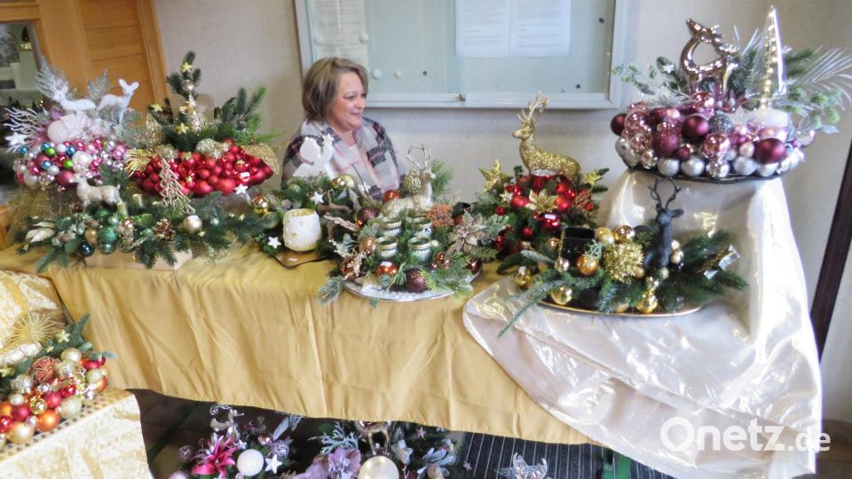 Im Angebot waren große und kleine Kugeln für den Christbaum. Bild: adj