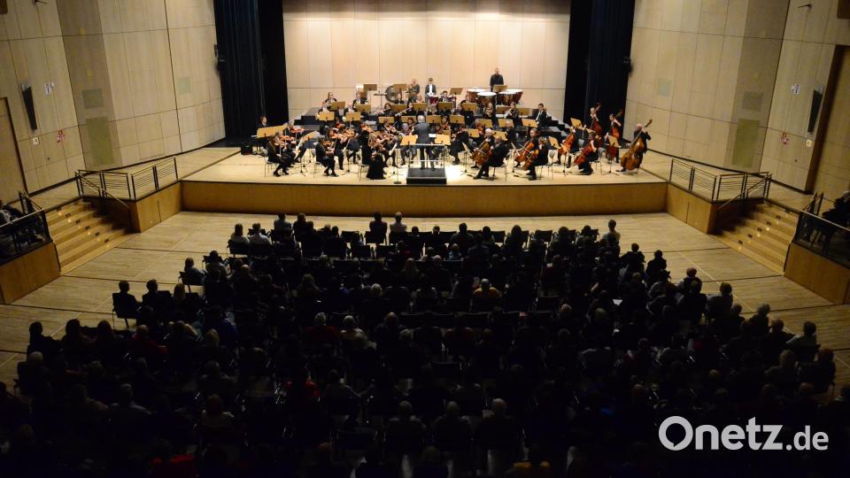 Sieht klassisch aus, hört sich aber sehr modern an: Das Sinfonieorchester der Stadt Weiden spielt &quot;Game Tunes&quot;. Bild: Kunz