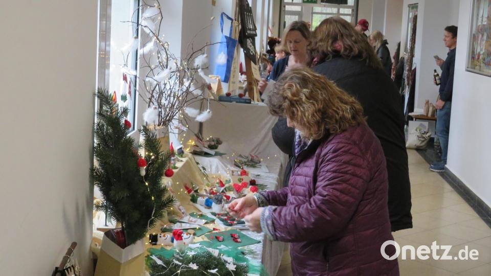 Viele Besucher bewunderten beim Hobbyhandwerkermarkt in Altenstadt die schönen Exponate. Bild: adj