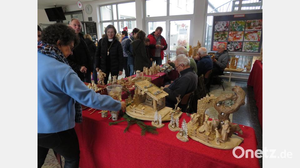 Viele Besucher bewunderten beim Hobbyhandwerkermarkt in Altenstadt die schönen angebotenen Exponate. Bild: adj