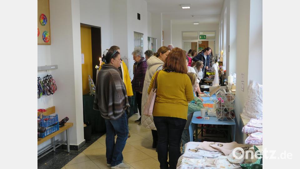 Viele Besucher bewunderten beim Hobbyhandwerkermarkt in Altenstadt die schönen angebotenen Exponate. Bild: adj