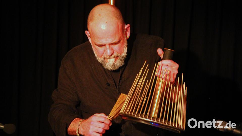 Martin Kälberer begeistert am Freitagabend am Schafferhof mit vollendeter Instrumentalmusik. Bild: stg