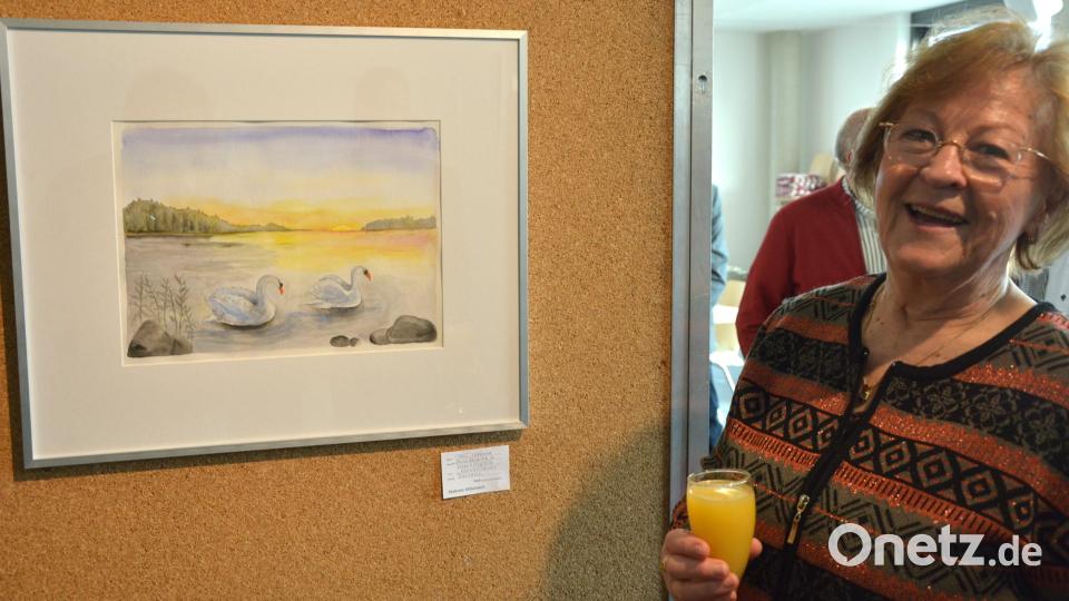 Veronika Csakli mit ihrem Bild „Abendstimmung“. Bild: jr