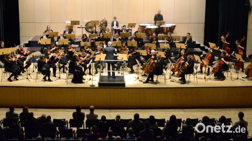Sieht klassisch aus, hört sich aber sehr modern an: Das Sinfonieorchester der Stadt Weiden spielt &quot;Game Tunes&quot;. Bild: Kunz
