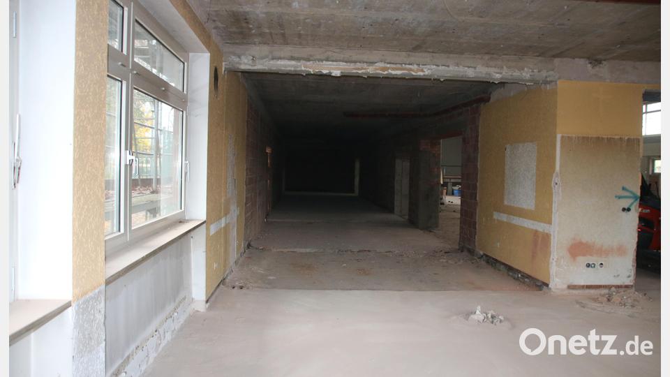Die ehemalige Kegelbahn in der Mehrzweckhalle soll geteilt werden und ein Teil bald als neues Vereinszimmer dienen. Bild: sne
