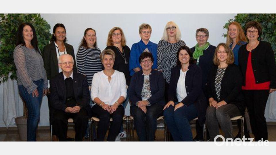 Der aktuelle Vorstand freut sich auf die Feier zum 110. Geburtstag des Frauenbundes Neustadt. Bild: krb