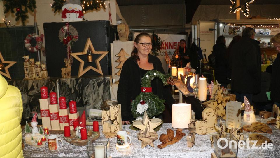 In der Halle erwartete die Gäste ein reichhaltiges Angebot an Dekorations-, Weihnachts- und Geschenkartikeln. Bild: rpp