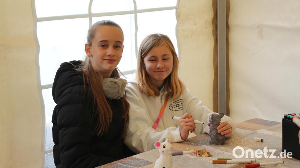Auch an die Kinder wurde gedacht. Sie durften bei der „Betonhexe“ kleine Mäuse und Wichtel bemalen. Bild: rpp