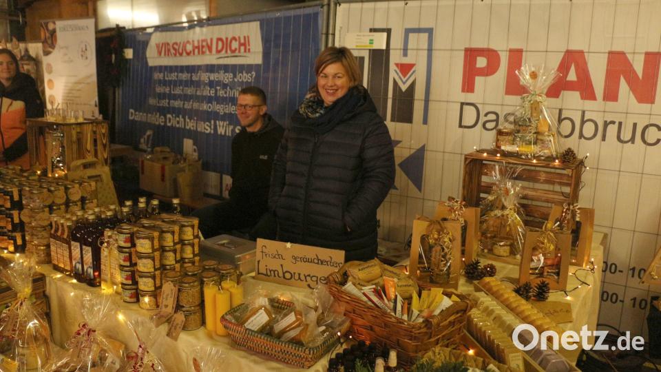 In der Halle erwartete die Gäste ein reichhaltiges Angebot an Dekorations-, Weihnachts- und Geschenkartikeln. Bild: rpp