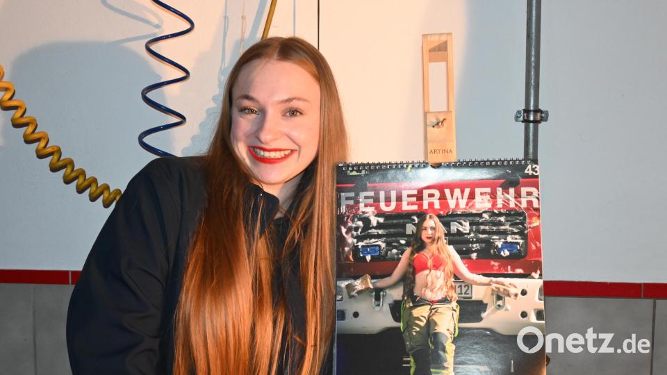 Die Initiatorin Nina Stahl selbst wäscht für den August das Feuerwehrauto. Bild: kki