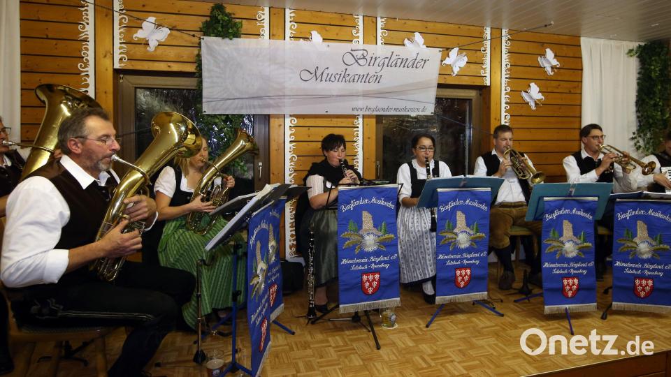 Mit Oberpfälzer Blasmusik unterhielten die Birgländer Musikanten. Bild: Bernd Mueller