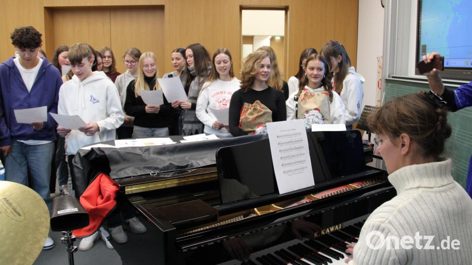Mit einem auf Video aufgenommenen Weihnachtssong wünschten die Schulpaten am Neustädter Gymnasium ihren Patenkindern in Uganda frohe Weihnachten. Bild: prh