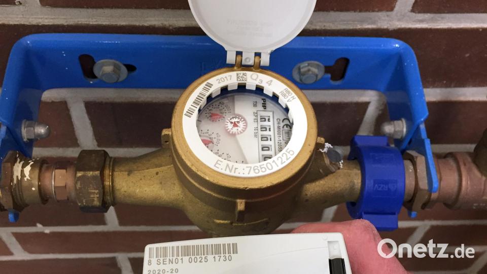 In den Fokus der öffentlichen Sitzung des Zweckverbandes zur Wasserversorgung „Oberes Fichtelnaabtal“ rückten auch die Funkwasserzähler. Bild: Andreas Hummel/dpa