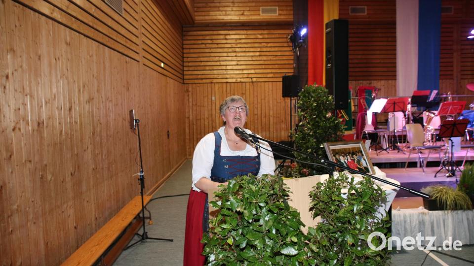 Vorsitzende Gisela Witt freut sich das Herbstkonzert eröffnen zu dürfen. Bild: sne