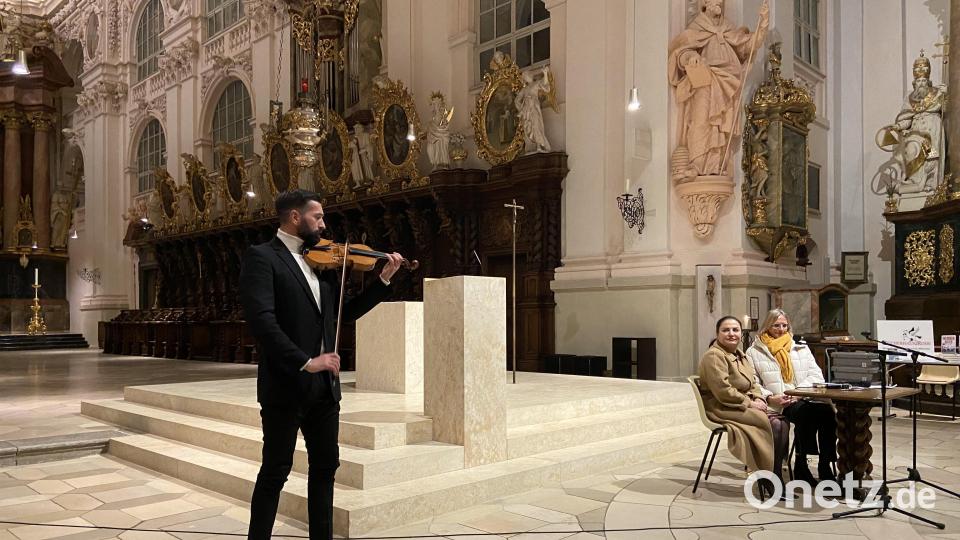 Musiker Julius Meier mit der Geige. Bild: Markus Scharnagl/exb