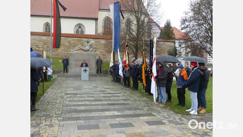 Die Gedenkfeier am Eschenbacher Kriegerehrenmal. Bild: rn