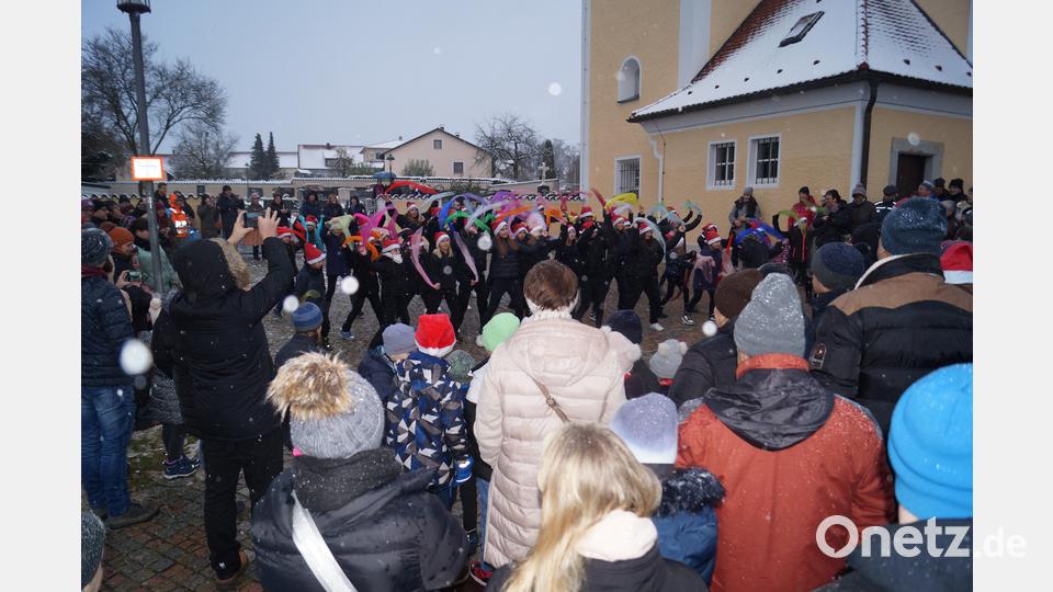 Die Tanzgruppen der DJK Weihern-Stein bereichern den Basar mit Show-Tänzen. Bild: slh