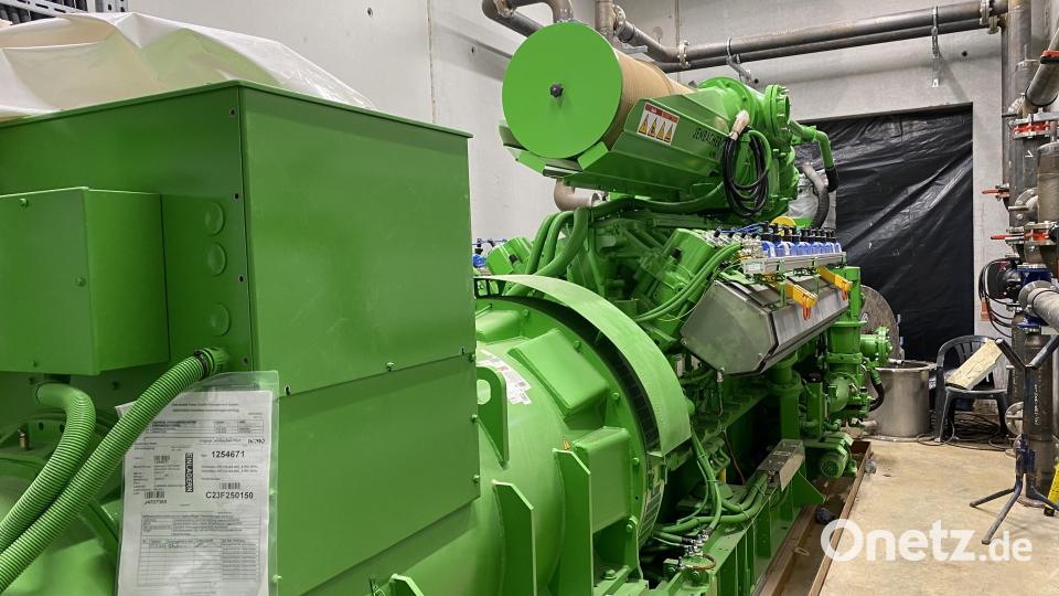 Das Herz der Heizzentrale: Zwei solcher Generatoren stehen in der Biogasanlage von Sebastian Kraus. Bild: upl